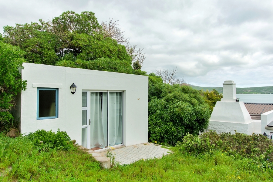 3 Bedroom Property for Sale in Middedorp Western Cape